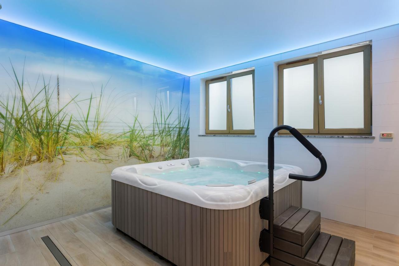 Underground Apartment In A Lux Holiday House Posejdon By Renters Prestige Kolczewo Esterno foto